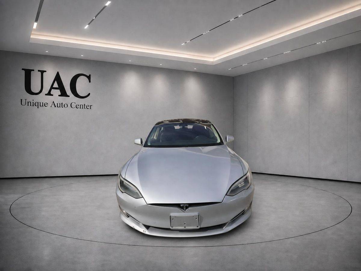 2017 Tesla, Import USA — Foto 2 z 12
