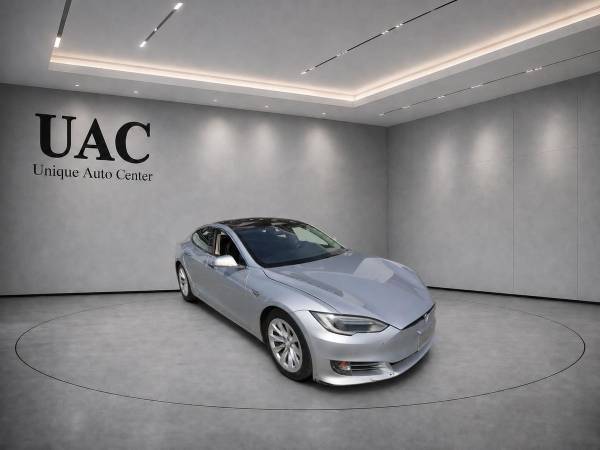 2017 Tesla, Import USA — Foto 3 z 12