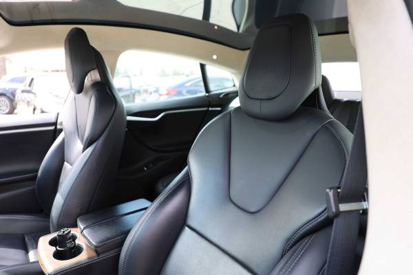 2017 Tesla, Import USA — Foto 7 z 12