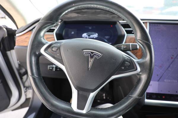 2017 Tesla, Import USA — Foto 8 z 12