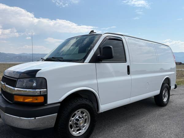 2025 Chevrolet, Import USA — Foto 2 z 12