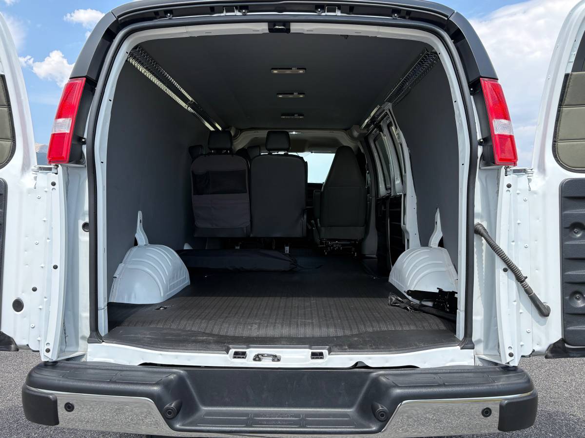 2025 Chevrolet, Import USA — Foto 7 z 12