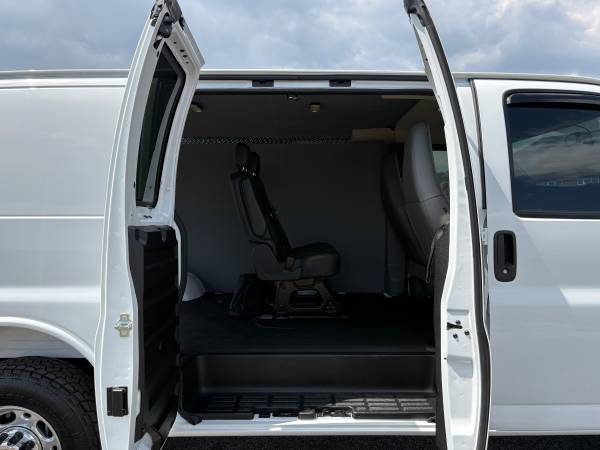 2025 Chevrolet, Import USA — Foto 8 z 12