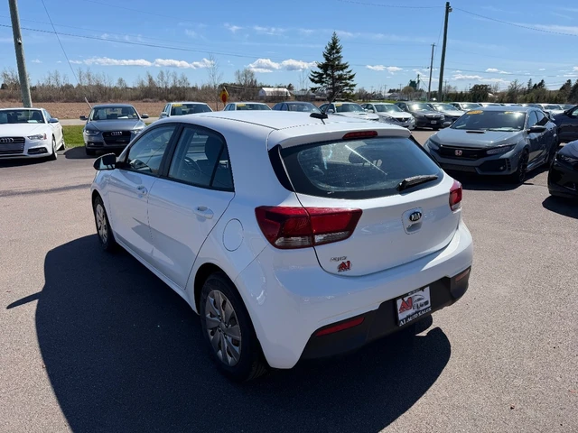 2018 Kia Rio, 141.000 km, Import Kanada — Foto 4 z 5