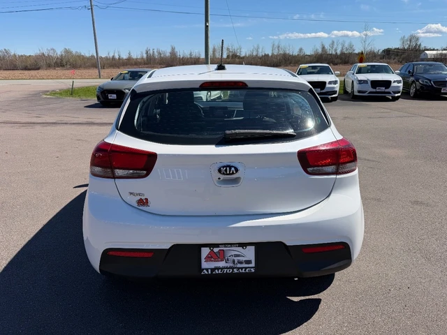 2018 Kia Rio, 141.000 km, Import Kanada — Foto 5 z 5
