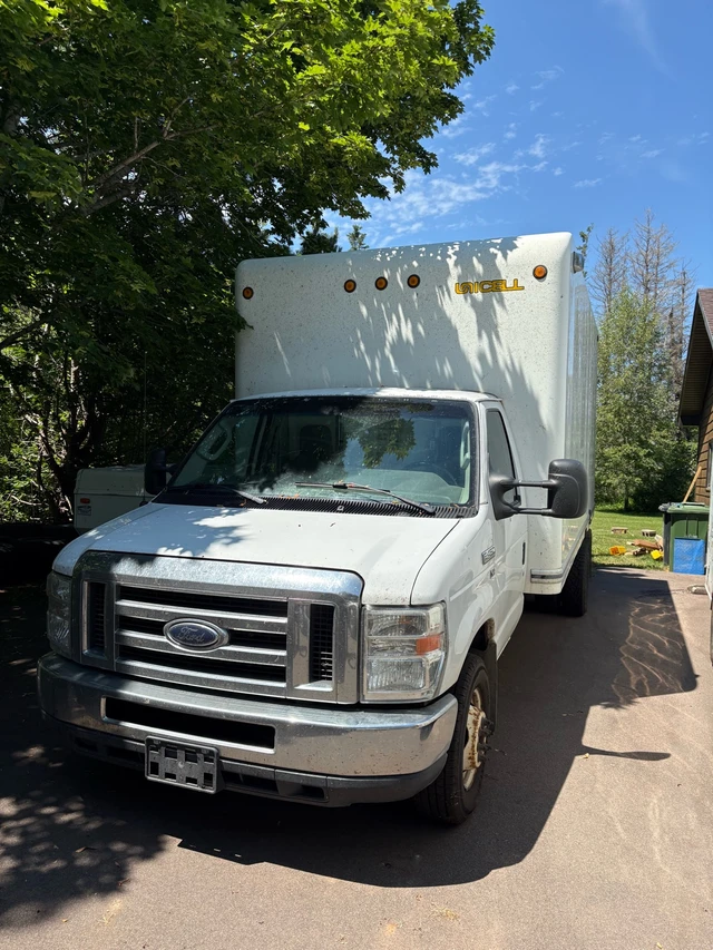 2012 Ford E-450, 101.000 km, Import Kanada — Foto 1