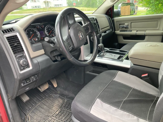 2012 Dodge Ram1500, 140.000 km, Import Kanada — Foto 4 z 4