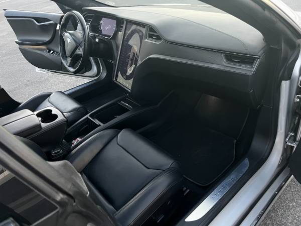 2018 Tesla, Import USA — Foto 12 z 12