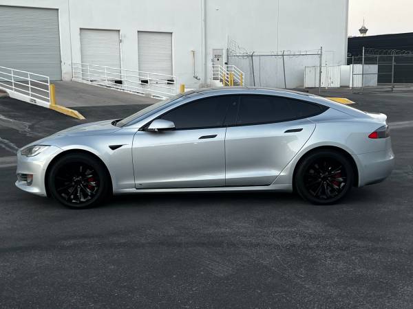 2018 Tesla, Import USA — Foto 2 z 12