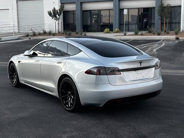 2018 Tesla, Import USA — Foto 3 z 12