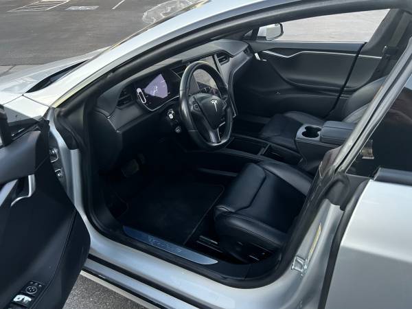 2018 Tesla, Import USA — Foto 9 z 12