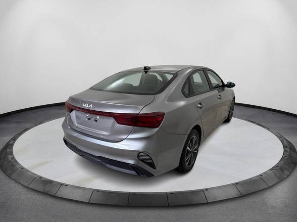 2023 Kia, Import USA — Foto 2 z 11