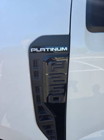 2026 Ford, Import USA — Foto 3 z 12