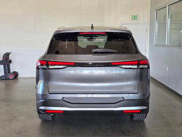 2027, Import USA — Foto 5 z 12