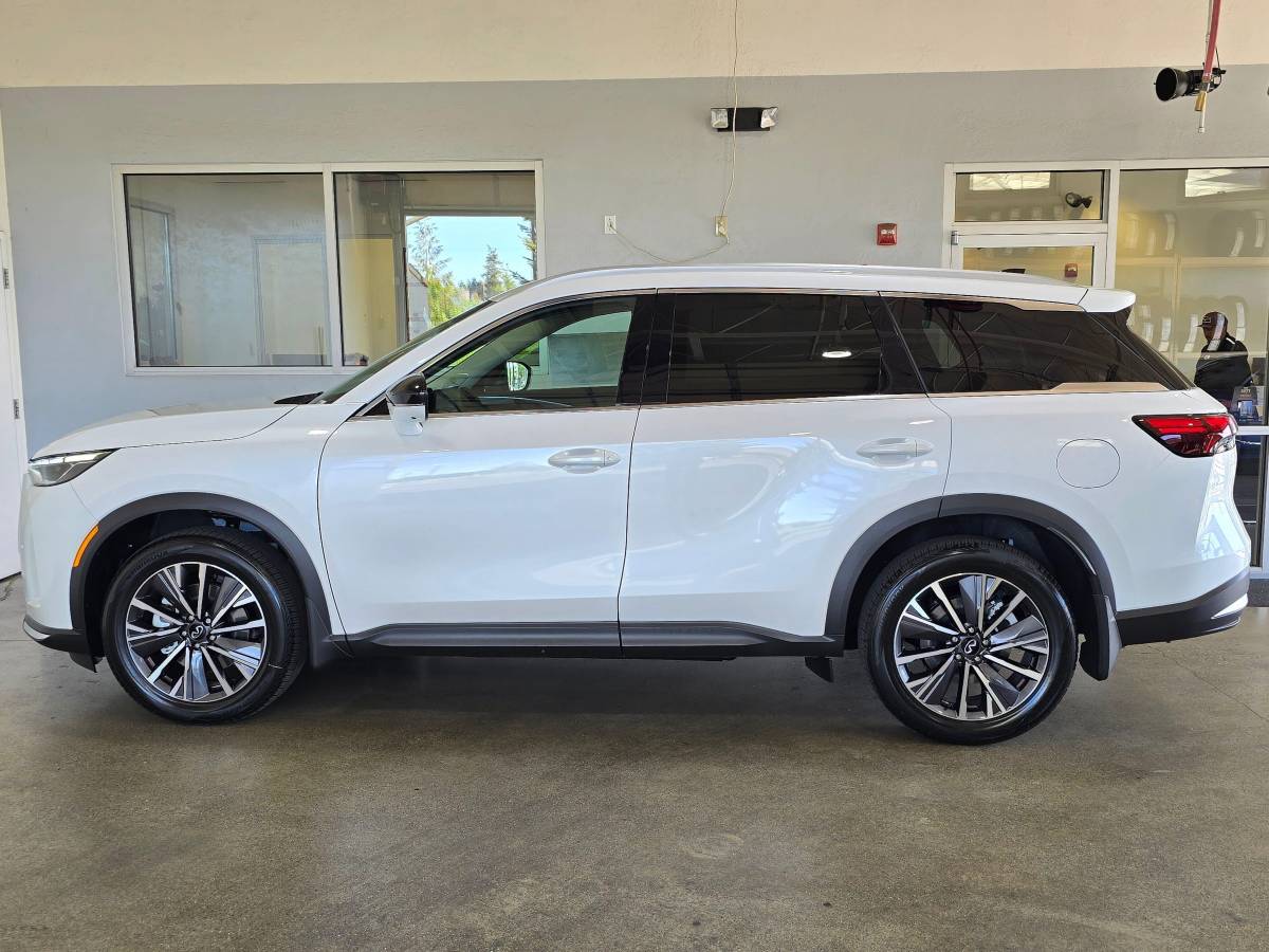 2027 INFINITI QX60 LUXE, Import USA — Foto 3 z 12