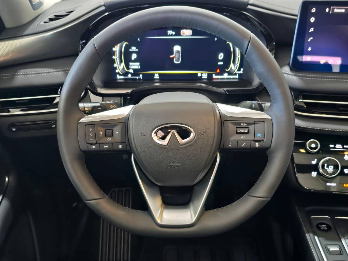 2027 INFINITI QX60 LUXE, Import USA — Foto 6 z 12