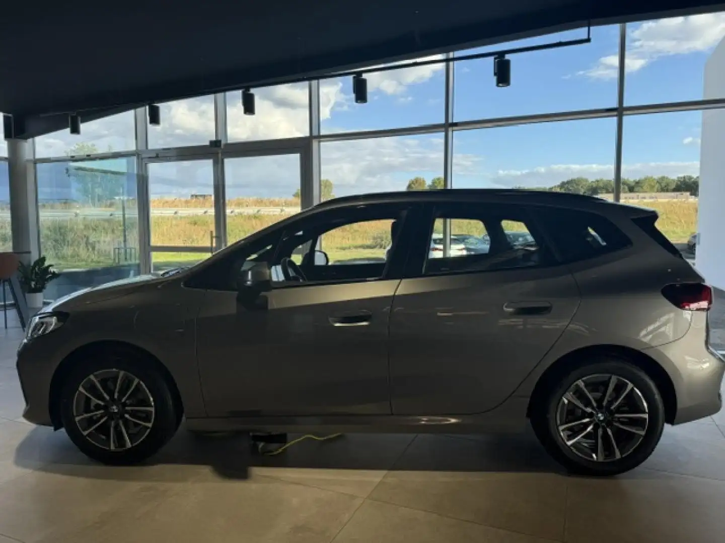 2026 BMW 225, 10 km, Frankreich — Foto 3 z 12