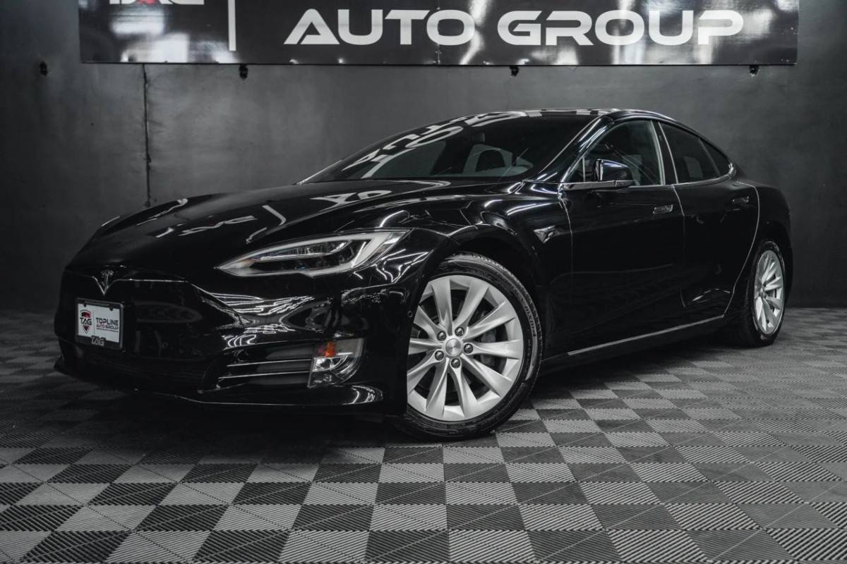 2017 Tesla, Import USA — Foto 2 z 12