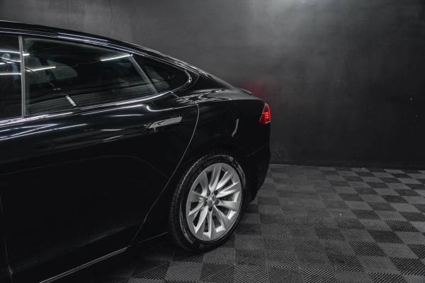 2017 Tesla, Import USA — Foto 7 z 12