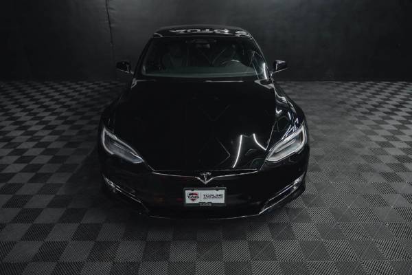 2017 Tesla, Import USA — Foto 8 z 12