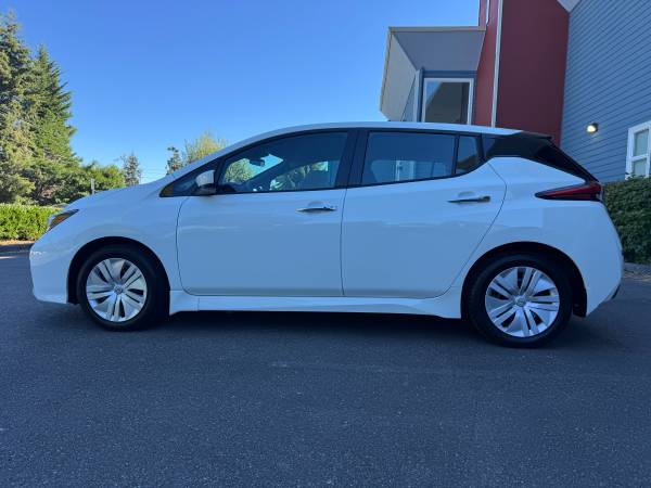 2025 Nissan, Import USA — Foto 5 z 11