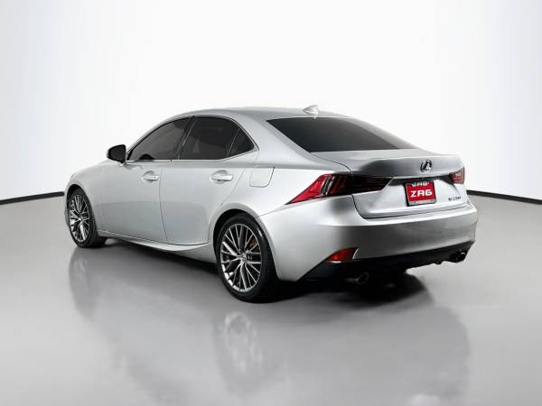 2015 Lexus, Import USA — Foto 3 z 12