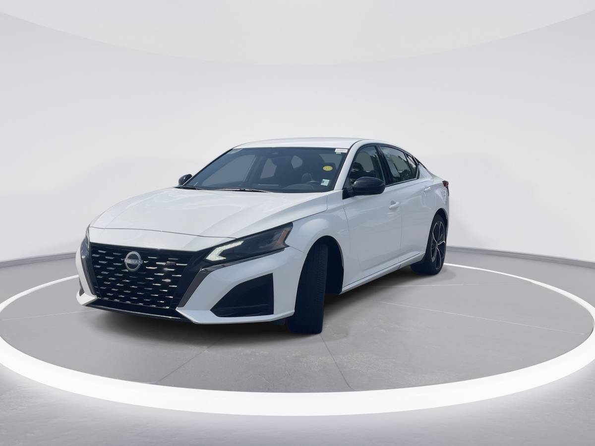 2025 Nissan, Import USA — Foto 3 z 12
