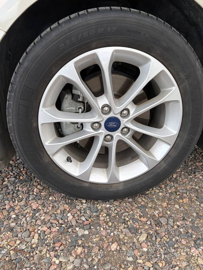 2019 Ford, gold, Import USA — Foto 11 z 12