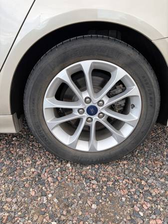 2019 Ford, gold, Import USA — Foto 12 z 12