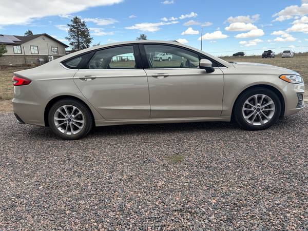 2019 Ford, gold, Import USA — Foto 8 z 12