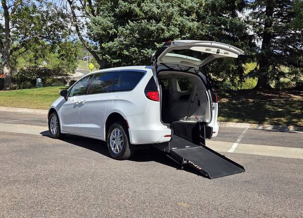 2022 Chrysler, Import USA — Foto 3 z 12