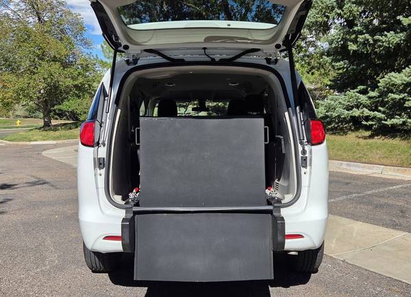 2022 Chrysler, Import USA — Foto 4 z 12