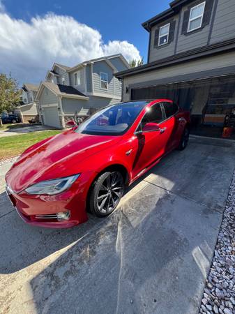 2018 Tesla, Import USA — Foto 2 z 12