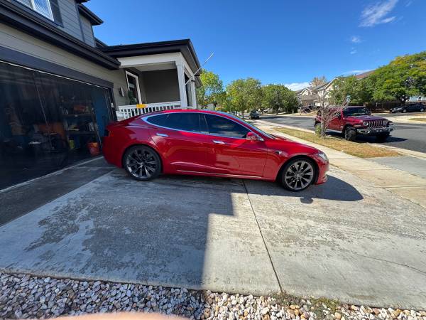 2018 Tesla, Import USA — Foto 3 z 12