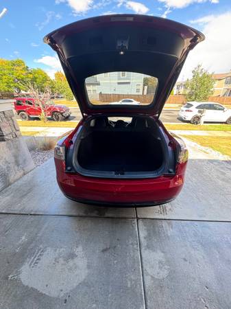 2018 Tesla, Import USA — Foto 5 z 12