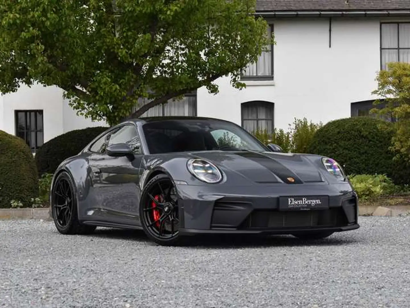 2026 Porsche 992, grau, 950 km, Frankreich — Foto 1