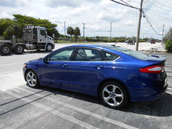 2016 Ford, Import USA — Foto 3 z 12