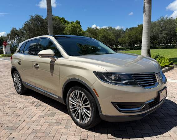 2017 Lincoln, Import USA — Foto 1 z 12 2017 Lincoln, Import USA — Foto 1 z 12