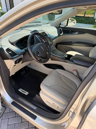 2017 Lincoln, Import USA — Foto 10 z 12