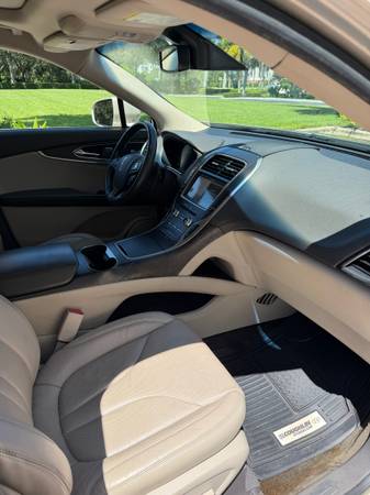 2017 Lincoln, Import USA — Foto 12 z 12