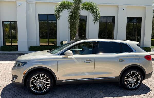2017 Lincoln, Import USA — Foto 2 z 12