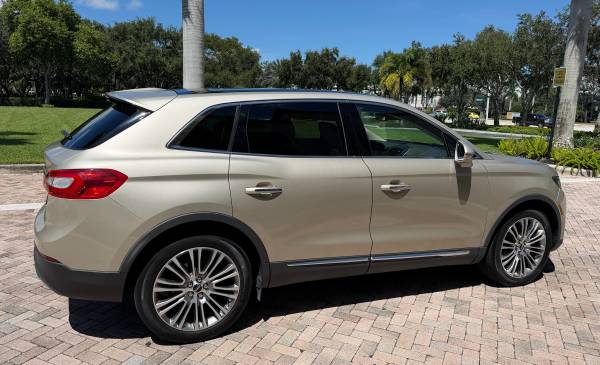 2017 Lincoln, Import USA — Foto 5 z 12