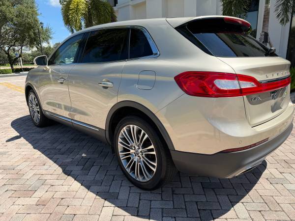 2017 Lincoln, Import USA — Foto 7 z 12