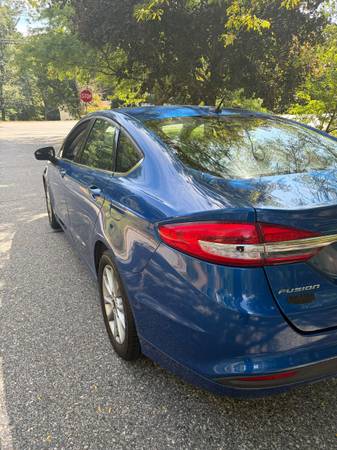 2017 Ford, Import USA — Foto 3 z 12