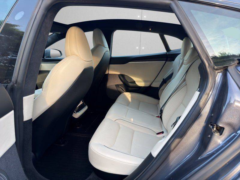 2022 Tesla, Import USA — Foto 10 z 12