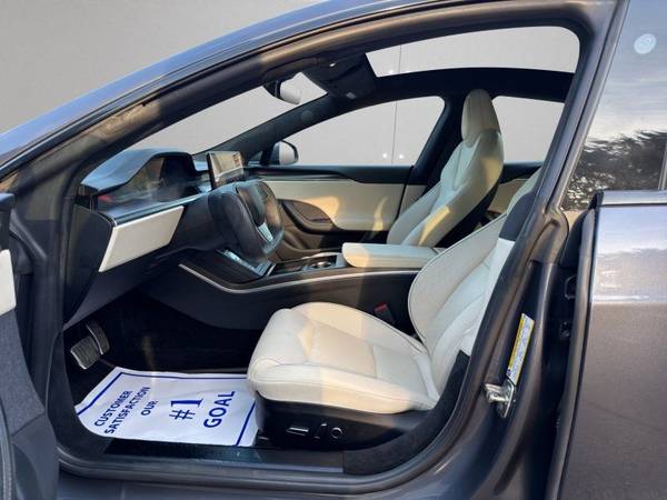 2022 Tesla, Import USA — Foto 9 z 12
