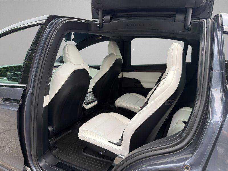 2023 Tesla, Import USA — Foto 10 z 12