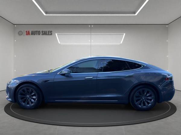 2020 Tesla, Import USA — Foto 2 z 12