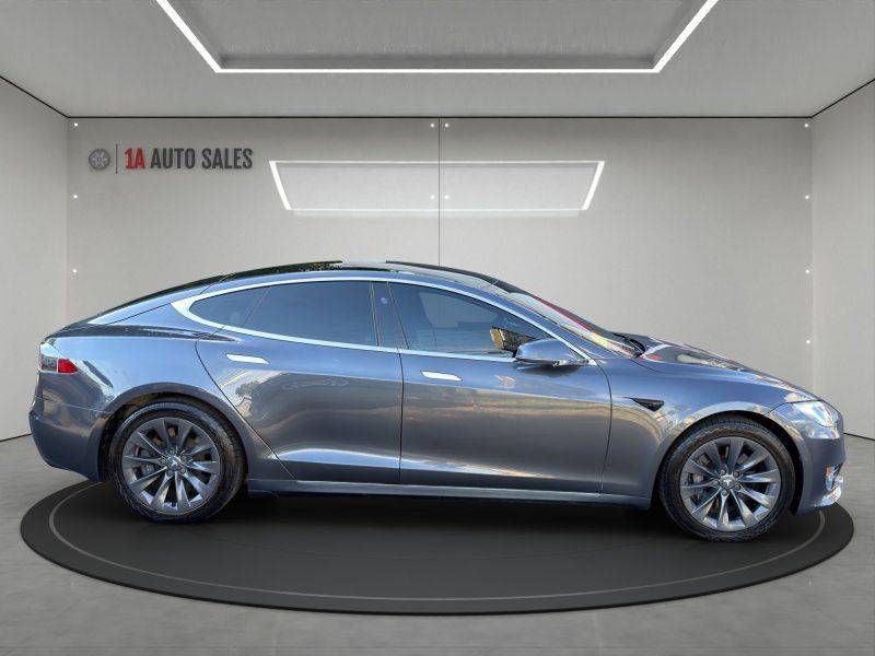 2020 Tesla, Import USA — Foto 6 z 12