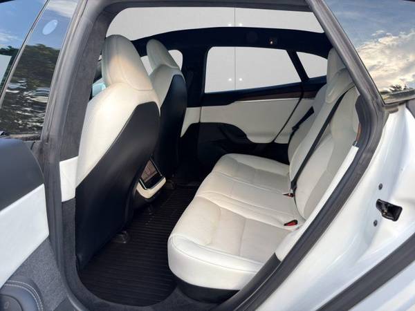 2022 Tesla, Import USA — Foto 10 z 12